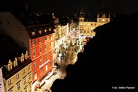 Blick vom Warenhaus Kastner & Öhler in der Grazer Sackstraße auf den Hauptplatz bei Nacht. Graz erster Bezirk - Innere Stadt 