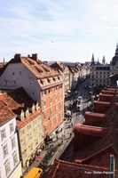 Blick vom Warenhaus Kastner & Öhler in der Grazer Sackstraße auf den Hauptplatz bei Nacht. Graz erster Bezirk - Innere Stadt 