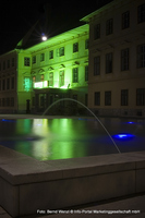 Der Brunnen am Grazer Karmeliterplatz bei Nacht. Graz 1. Bezirk - Innere Stadt