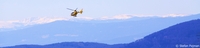 Hubschrauber vor der Bergkette. Graz 10. Bezirk - Ries 