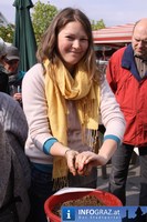 Aktion fuer Saatgutsouveraenitaet gegen EU Saatgesetze Lendplatz Graz 20110416 13