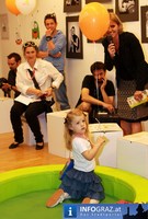 knall bunt Modenschau Familiencafe Flohcircus Graz 20110521 2