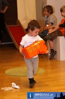 knall bunt Modenschau Familiencafe Flohcircus Graz 20110521 18