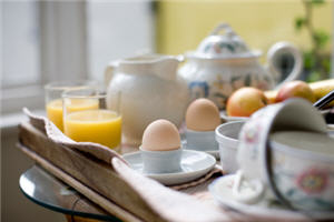 Frühstückstisch,Doppelzimmer,Hausmannskost,Ruhe,Frühstück,Landhaus,Übernachtung,Gästehaus Graz,Kost,steirisch,groß,Kurztrips,Spezialitäten,Graz,Gastronomie,familiär