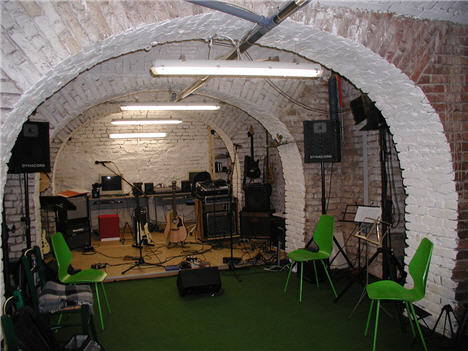 e Gitarre spielen, e Gitarre lernen ohne, Gitarre lernen online gratis, Gitarrengriffe lernen, Gitarrengriffe online, Gitarrenkurs, Gitarrenlehrer