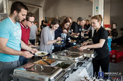 köstliches buffet,eventcatering graz,barcamp graz 2015, fh joanneum,outdoorcamp,teilnehmende, willkommene frischluft