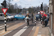 Gehsteig,Geweg,Kreuzungen Graz,öffentliche Verkehrsfläche,Gehsteig Graz,Autofahrer Radfahrer Graz
