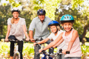 Fahrradhelm,Schrittgeschwindigkeit Graz,nebeneinander,Fahrradfahrer,Graz Fahrrad,Ausfahrt,Kinder Fahrräder,Fahrrad Laufrad