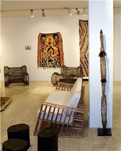 Baumaterialien,Galerie,Tisch,Handel,Wohnen,Handel,Innenarchitektur,Möbelhäuser,Möbel,Lifestyle,Skulptur,ethnologische Kunst