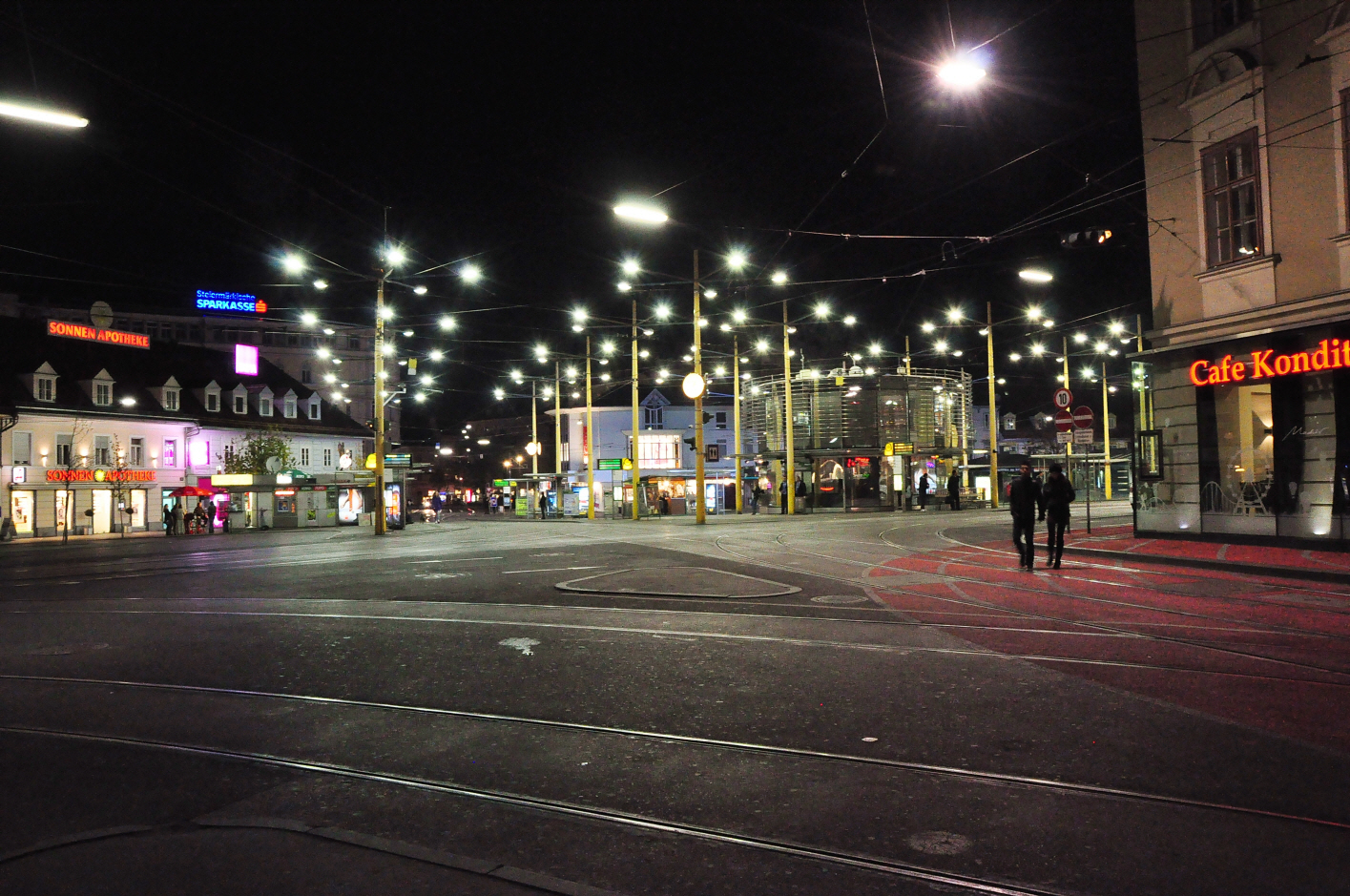 Der Jakominiplatz Graz - liebvoll Jacky genannt, Verkehrsknoten und trotzdem um 20:00 verlassen! :(