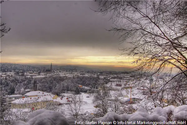 Graz im Winter von oben Schloberg