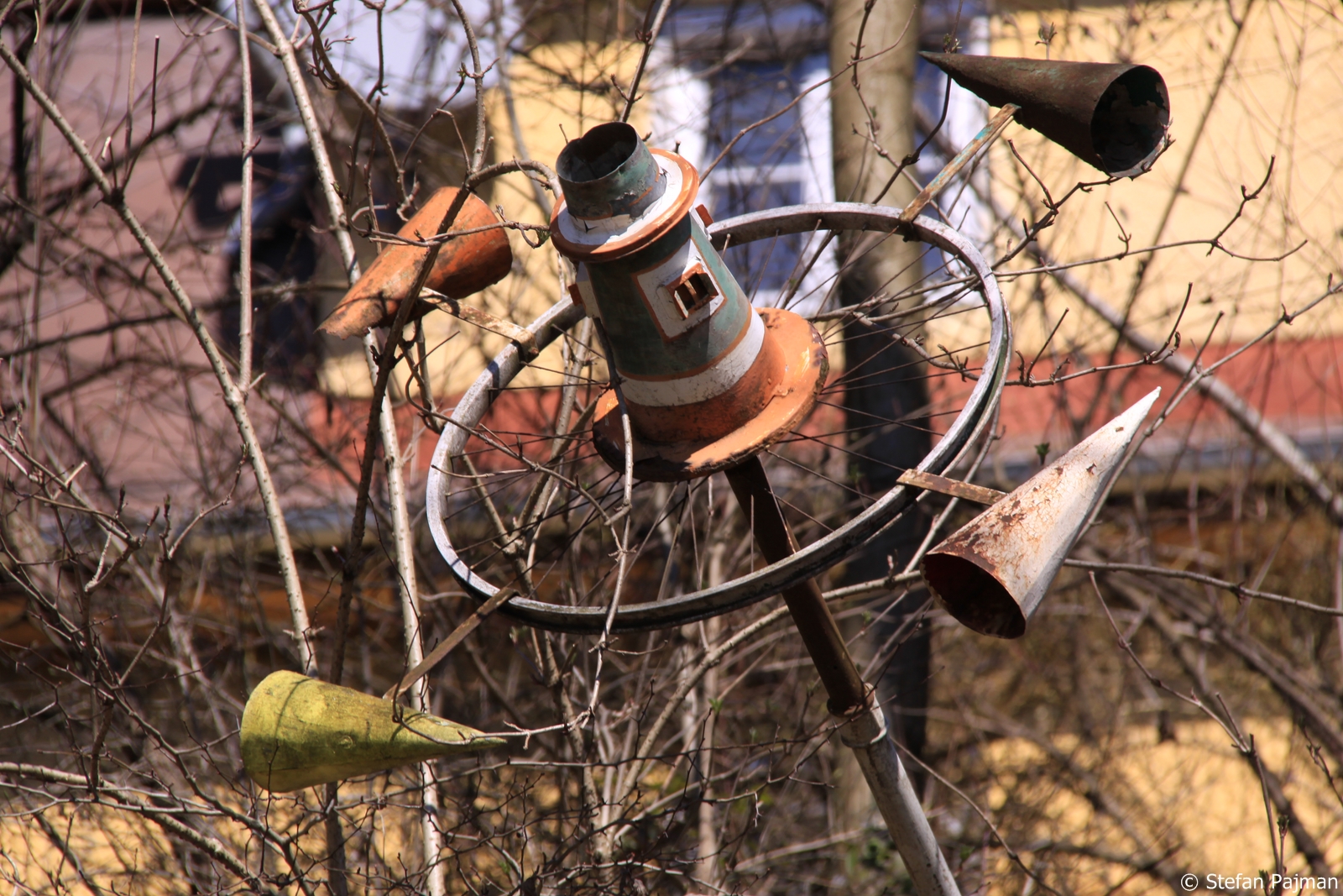 Windrad aus Sperrmüll. Graz: 10. Bezirk – Ries