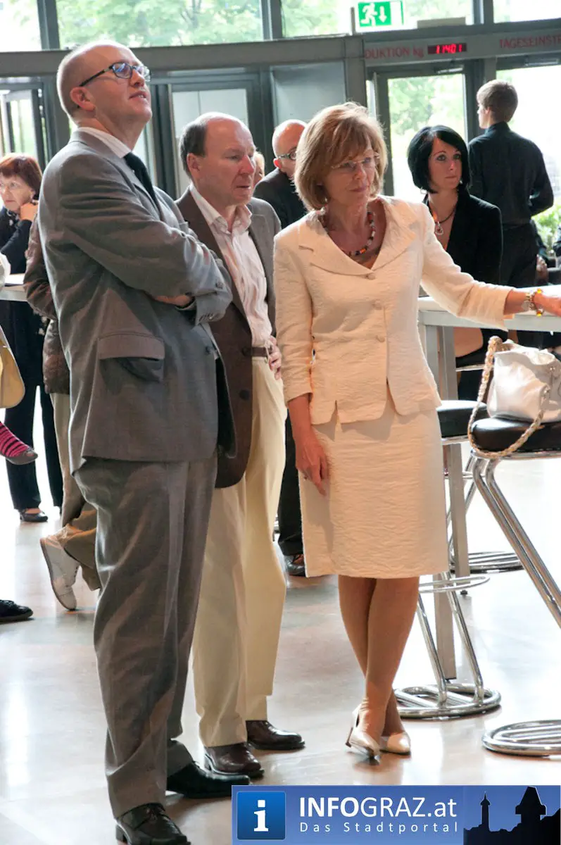 Artists for Japan Helmut List Halle Graz 20110426 12