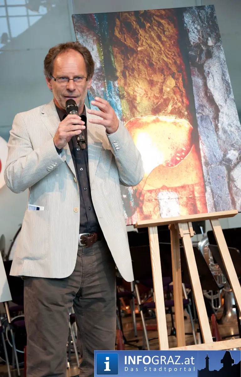 Artists for Japan Helmut List Halle Graz 20110426 14