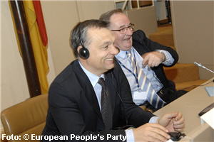 Regierungschef Viktor Orbán,Bank,Michael Spindelegger,Praxis,ungarisch,Griechenland,Wirtschaftskrise,Enteignung,Wähler,Verträge,Tendenz,legitimiert,Ungarn,moralisch,EU-Recht