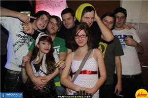 Univiertel Graz, 2.12.2011, Dezember, Studentinnen ,Studenten, genießen ,Partymeile ,feiern , Nacht ,bis zu den ersten Sonnenstrahlen 