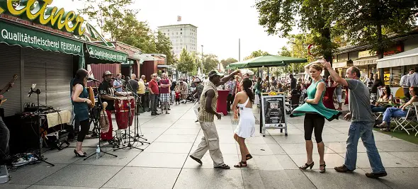LATIN LIVE,Graz,Mittwoch,Juli,südamerikanische Rythmen,Grazer Lendplatz,Manfred Leitold’S Vinalia,Silvio Gabriel,Band Cuba-Libre,Marktbereich,Tanzflaeche,Rhythmus,lauerSommerabend