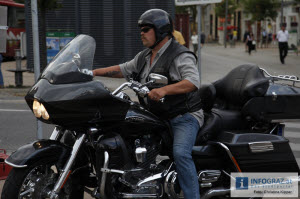 Harley Benefiz Tour 2012,Zwischenstopp,Harley-Davidson-Charity-Tour,Grazer Lendplatz,AustrianTribute to Dire Straits,Biker,Spendengelder,muskelkranke Kinder,Muskeldystrophie,Rollstuhl,teure Therapie,psychologische Begleitung