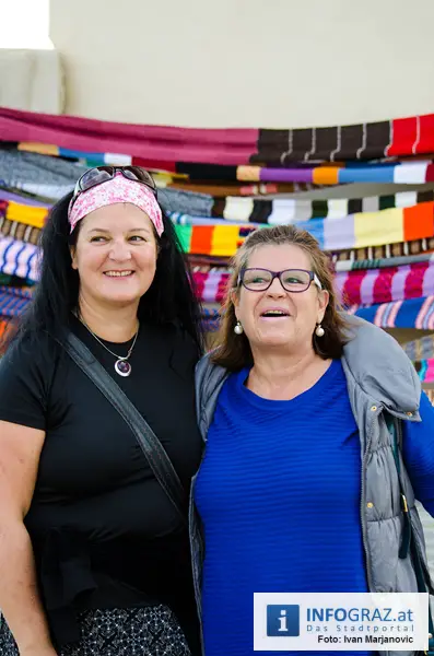 Graz-Schal Portal der Stadt Graz Sozialstadtraetin Martina Schroeck Grazer Seniorin symbolisch Die Laufmaschen SeniorInnenbueros haekeln 41