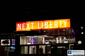 Des Kaisers neue Kleider,Next Liberty,Kindermusical,Preisgekrönt,Thomas Pigor,Benedikt Eichhorn,Farbenprächtige,humorvolle,Musicalversion,Märchen,Hans Christian Andersen,Familie,Majestät,Umziehen