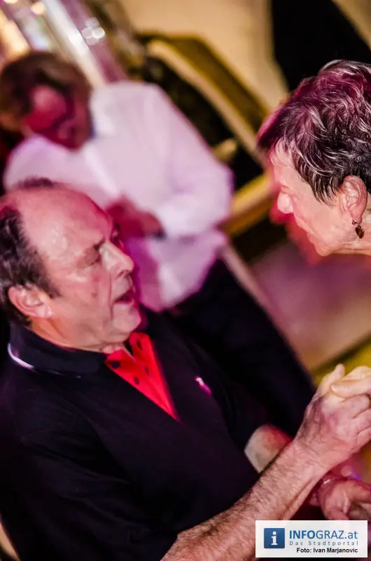 Darf ich bitten? - 011