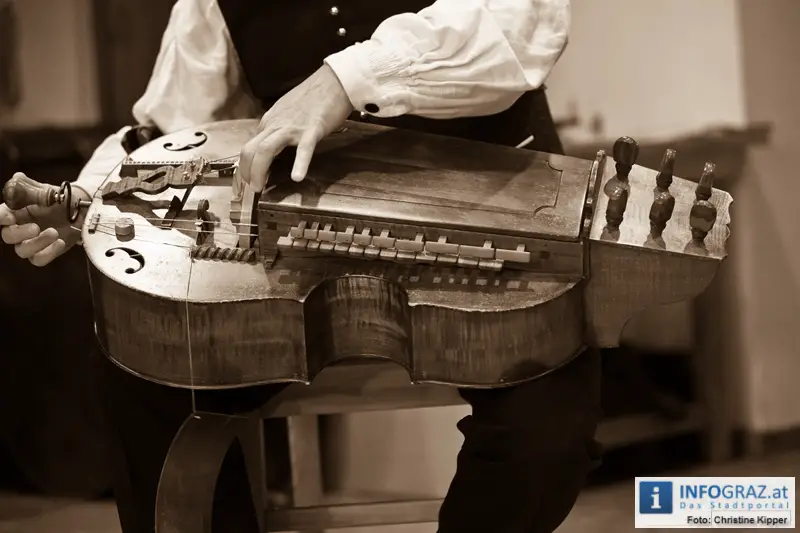 CD-Praesentation konsGeiger Volksmusik Hoechwirt Graz Sepp Pichler Karl Paar Eva Haselgruber-Muchowitsch Gerhard Kalss Juergen Berchtold Klaus Haselgruber 38