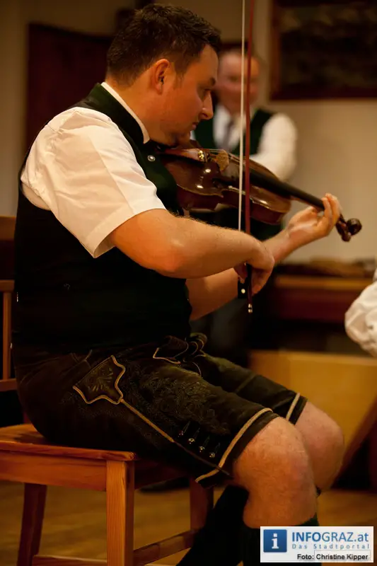 CD-Praesentation konsGeiger Volksmusik Hoechwirt Graz Sepp Pichler Karl Paar Eva Haselgruber-Muchowitsch Gerhard Kalss Juergen Berchtold Klaus Haselgruber 40