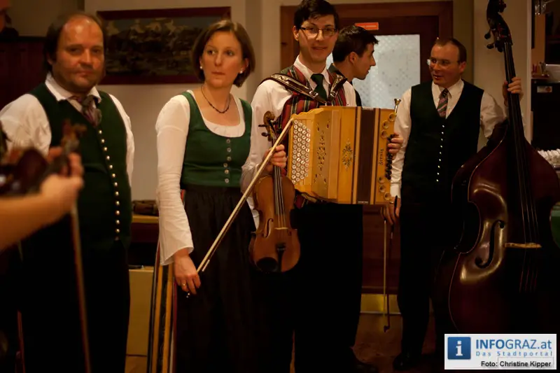 CD-Praesentation konsGeiger Volksmusik Hoechwirt Graz Sepp Pichler Karl Paar Eva Haselgruber-Muchowitsch Gerhard Kalss Juergen Berchtold Klaus Haselgruber 52