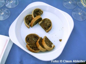 Birnenbrot,Kletzenbrot,rezeptideen,gehen lassen,kletzen,vorweihnachtszeit,einarbeiten,laibe,getrocknete früchte,dörrzwetschken, kuchen,weihnachten,kochen,advent,rum,teig,backen,süß