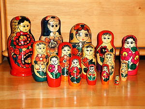 Sitten Gebraeuche babuschka Weihnachten Advent Laender Fest Teller Christkind Weihnachtsmann Nikolaus russische Kinder altes Muetterchen Weisen aus dem Morgenland