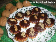 Nusskrapferl,nuss,nüsse,grazer,positive wirkung,phosphorgehalt,kandierte früchte,zusammenkleben,zitronenschale,unterheben,harte schale