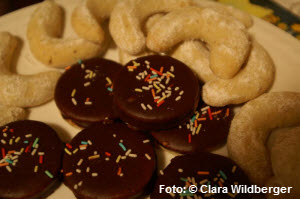 Vanillekipferl,Reisnerkrapferl,Vanille,backen mit Kindern, Vanillezucker,Frischhaltefolie,Vanilleproduzent,kekse backen,Schoten,Weihnachtsbäckerei,Backen,Bestreuen,Mauritius,weihnachtsvorbereitung