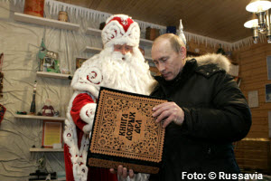 grossvater frost deduschka moros Vladimir Putin kinder beschenken liebes kind praechtiger mantel waermen mit geschenken ueberhaeufen