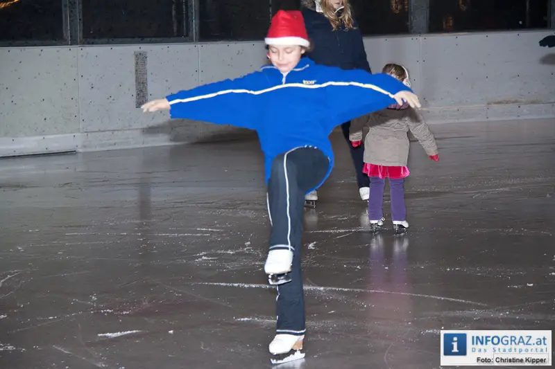 Weihnachtsmann beim Eissportclub ESC Graz - 003