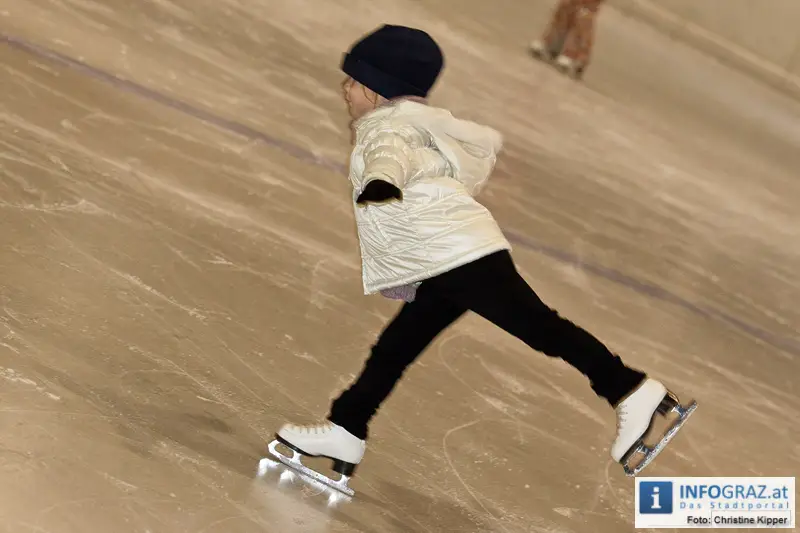 Weihnachtsmann beim Eissportclub ESC Graz - 033
