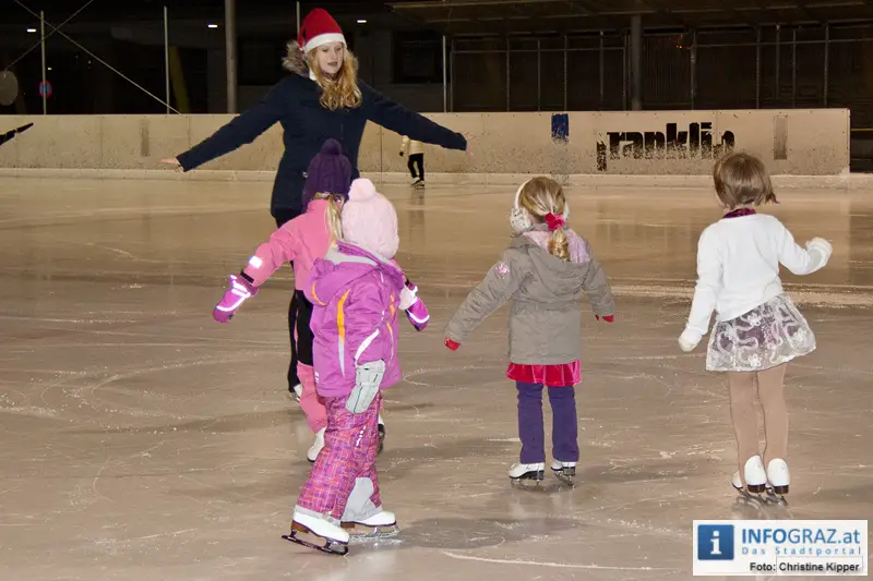 Weihnachtsmann beim Eissportclub ESC Graz - 045