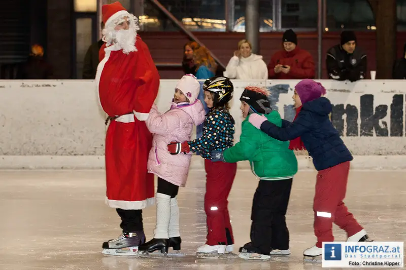 Weihnachtsmann beim Eissportclub ESC Graz - 054