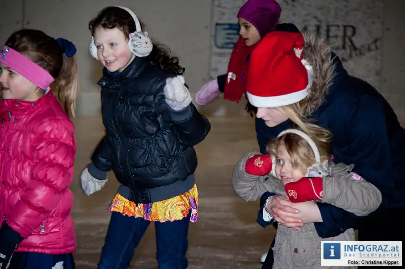 Weihnachtsmann beim Eissportclub ESC Graz - 063