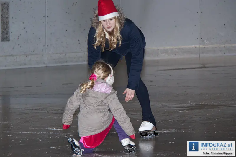 Weihnachtsmann beim Eissportclub ESC Graz - 068