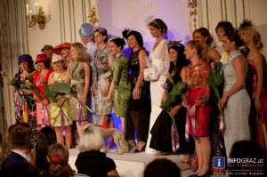 salonmodenschau,museum im palais,29. Juni 2013,masters4fashion,modenschau,mag. dr. sabine vogl,modeschau,die ganze welt ist himmelblau,kleidung,mode ist einzigartig,trägerin