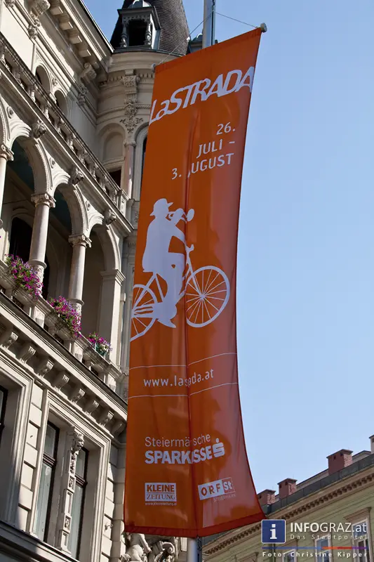 atempo circ la strada graz 28 Juli 2013 grosser zirkus spanisch spektakulaere akrobatik grazer hauptplatz 01