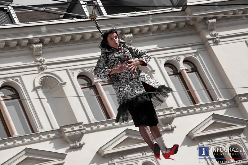 atempo circ la strada graz 28 Juli 2013 grosser zirkus spanisch spektakulaere akrobatik grazer hauptplatz 03