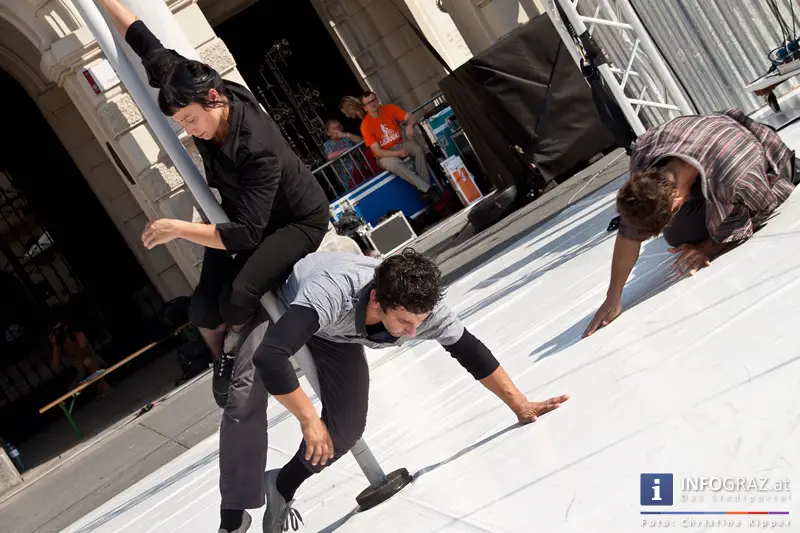 atempo circ la strada graz 28 Juli 2013 grosser zirkus spanisch spektakulaere akrobatik grazer hauptplatz 05