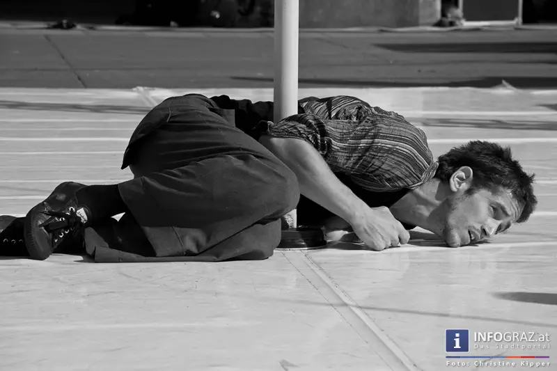 atempo circ la strada graz 28 Juli 2013 grosser zirkus spanisch spektakulaere akrobatik grazer hauptplatz 07