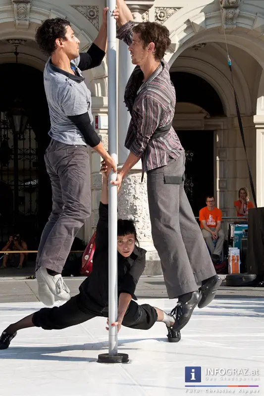 atempo circ la strada graz 28 Juli 2013 grosser zirkus spanisch spektakulaere akrobatik grazer hauptplatz 11