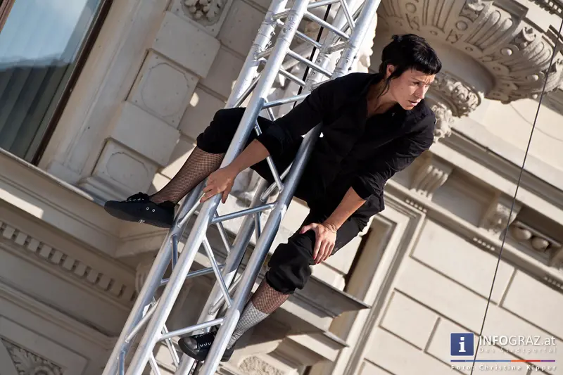 atempo circ la strada graz 28 Juli 2013 grosser zirkus spanisch spektakulaere akrobatik grazer hauptplatz 14