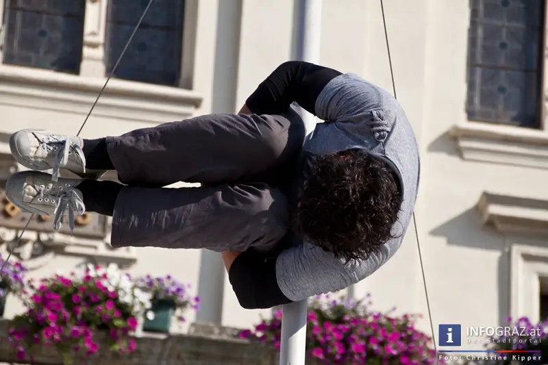 atempo circ la strada graz 28 Juli 2013 grosser zirkus spanisch spektakulaere akrobatik grazer hauptplatz 15