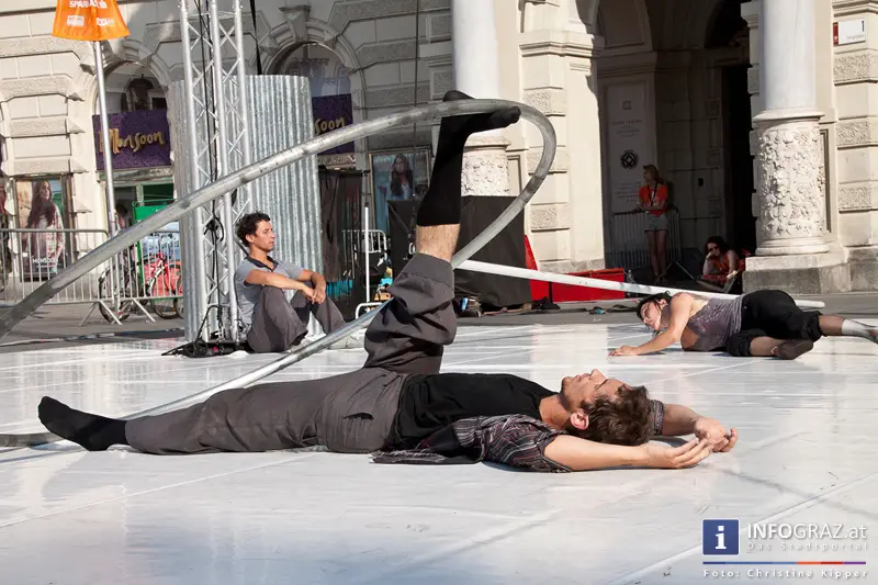 atempo circ la strada graz 28 Juli 2013 grosser zirkus spanisch spektakulaere akrobatik grazer hauptplatz 26