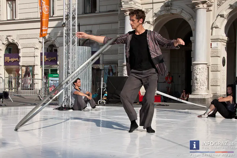 atempo circ la strada graz 28 Juli 2013 grosser zirkus spanisch spektakulaere akrobatik grazer hauptplatz 27