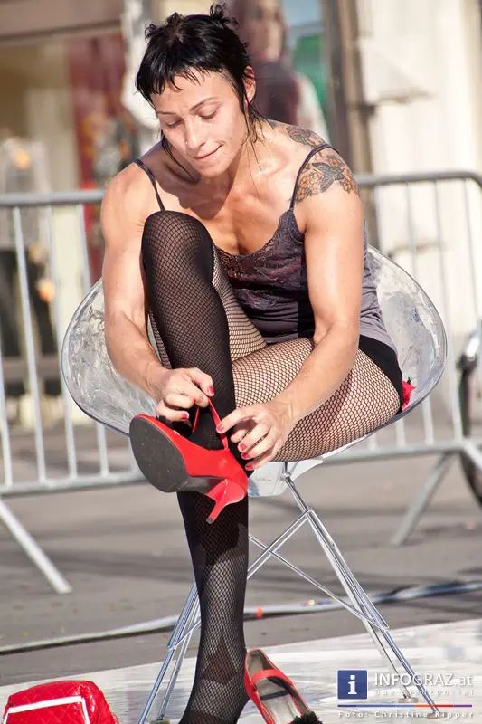 atempo circ la strada graz 28 Juli 2013 grosser zirkus spanisch spektakulaere akrobatik grazer hauptplatz 39